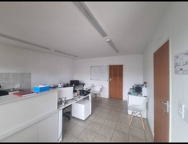 500M² WAREHOUSE TO LET IN PHILIPPI
